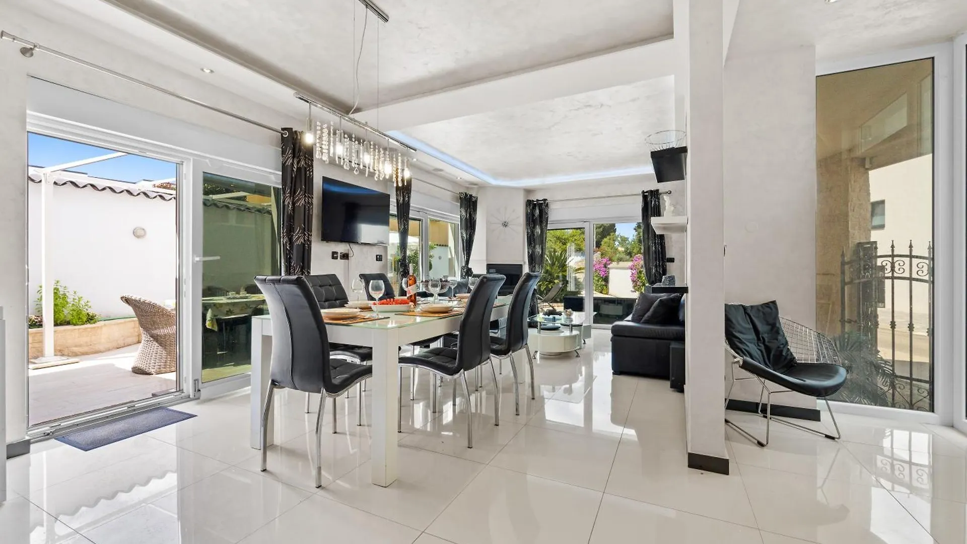 Villa Bianco Nero - Happy Rentals Pula Apartment