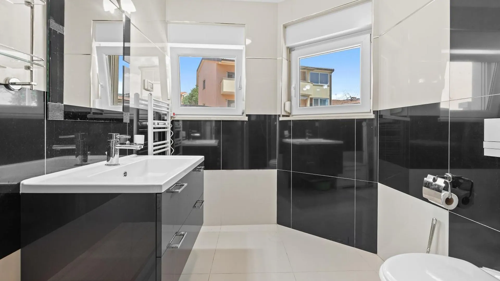 Villa Bianco Nero - Happy Rentals Pula Apartment
