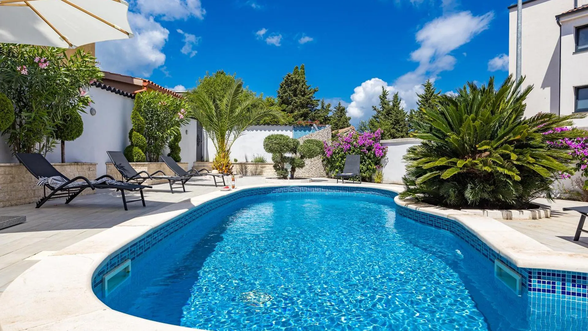 Villa Bianco Nero - Happy Rentals Pula 0*,  Croatia