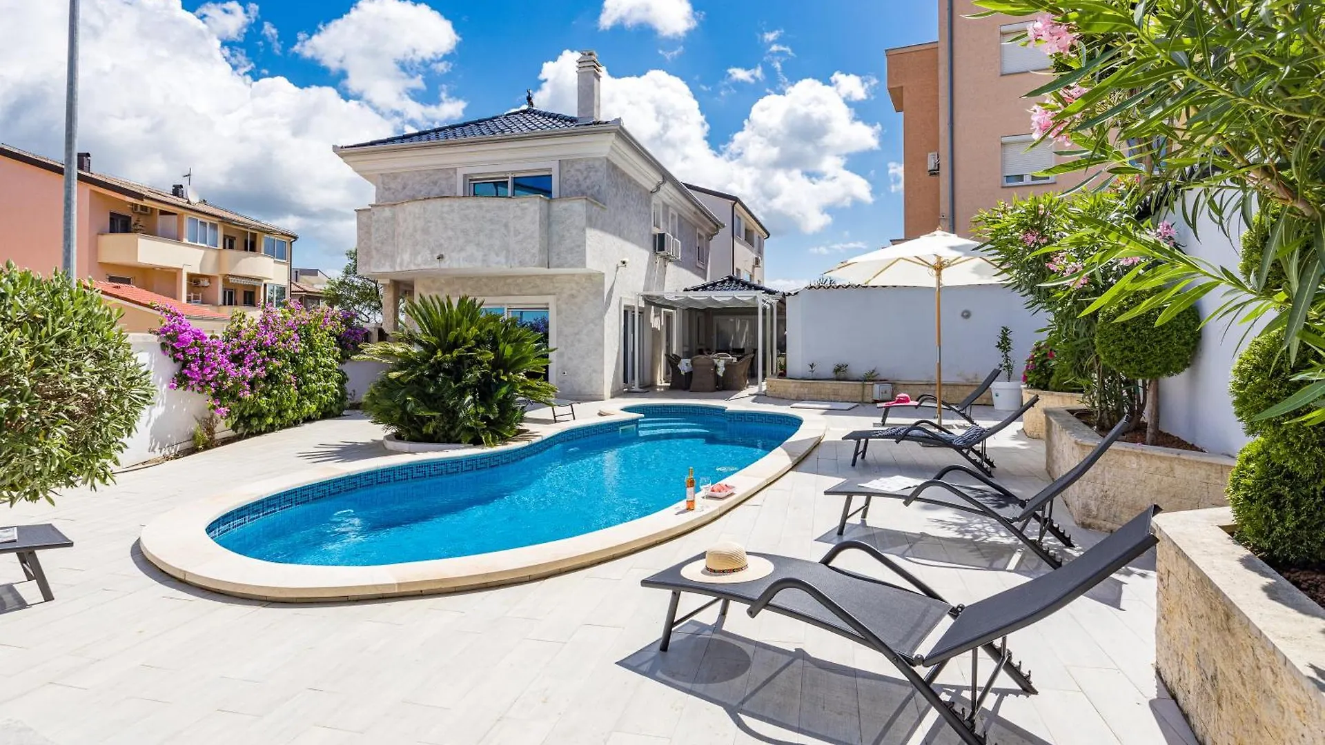 Villa Bianco Nero - Happy Rentals Pula